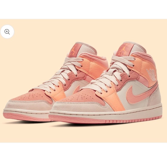 WMNS AIR JORDAN 1 MID ATOMIC ORANGE/APRICOT AGATE ORANGE ATOMIQUE/AGATHE ABRICO - Picture 1 of 5